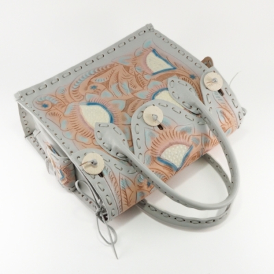 美品 カービングトライブス キカマルチバッグ 限定ピンク 美品