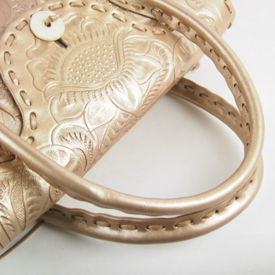 Maestra M MTLCマエストラMメタリックバッグカービングトライブ