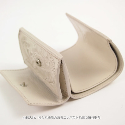 日本安心カービングトライブスS 二つ折り財布(新品)おまけ付き バッグ