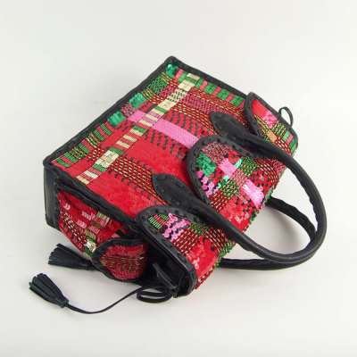 新品タグ付き！カービングマルチ刺繍マエストラ｜バッグ 